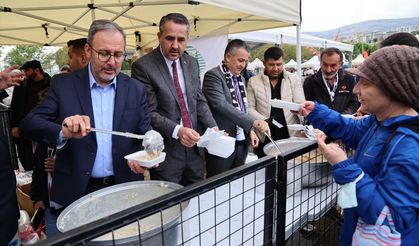 Bornova'da yapılan Manisa Kültür ve Sanat Festivaline yoğun ilgi