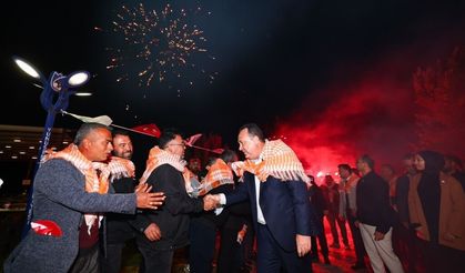 Manisa Belediye Başkanı: Süslü salonlarda değil, vatandaşın arasında olacağız