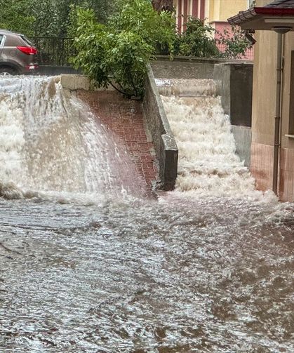 Kütahya'da olası sel felaketlerine karşı detaylı bir toplantı yapıldı