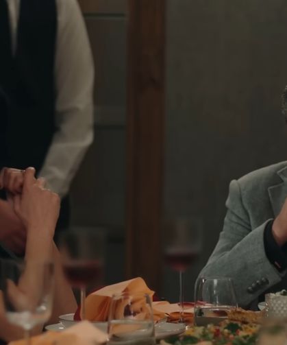 Fikret Kuşkan ve Levent Ülgen'in domuz eti sahnesinde neden oynadığını sordular!