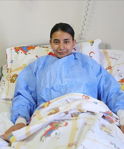 Bulantı şikayetiyle gitti, karnından saç yumağı çıktı!