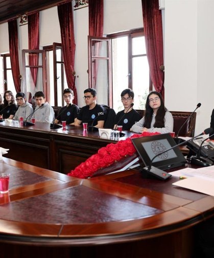 Afyonkarahisar Valisi Aktaş, başarılı öğrencileri ağırladı