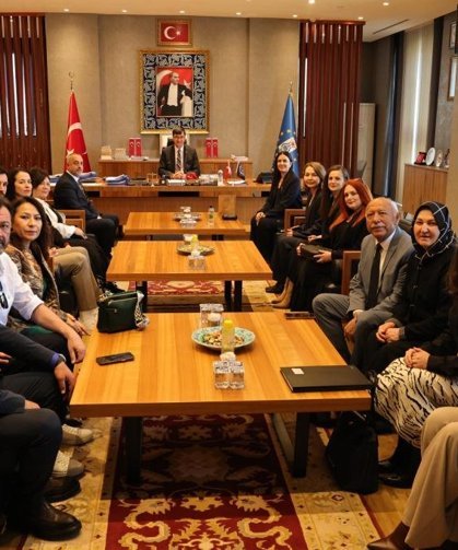 Kütahya Belediyesi, kentin değerleri için sanatçılar ve esnafla anlaşma yaptı