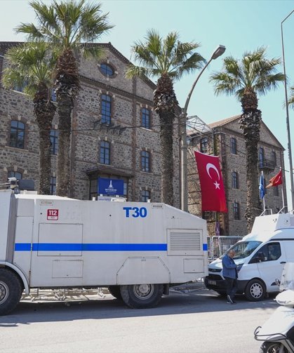 İzmir Konak'ta bulunan DGM binasının tahliye işlemleri tartışmalar eşliğinde sürüyor!