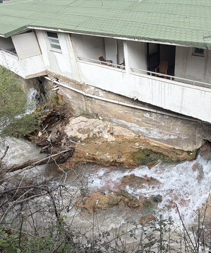 Son yağmurlar nedeniyle Emet Dereli kaplıcasındaki su kaynağı da taştı