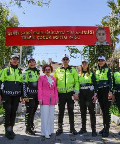 Şehit Sabri Emir'in eşi Özlem Emir, trafik bilinci için çalışma yapıyor