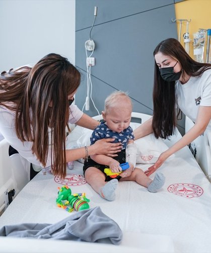 Kadir Efe bebek, erişkin ince bağırsak nakliyle sağlığına kavuştu