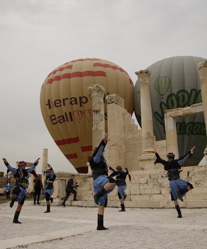 Pamukkale'deki Laodikya'da gece aydınlatması yapılıyor