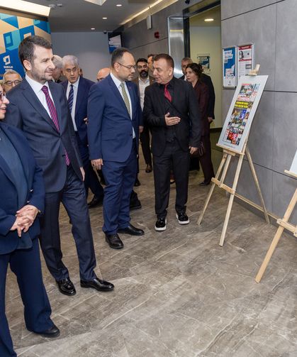 Genç iletişimcilerin ‘15 Temmuz’ manşetleri sergisi, BİK'te açıldı