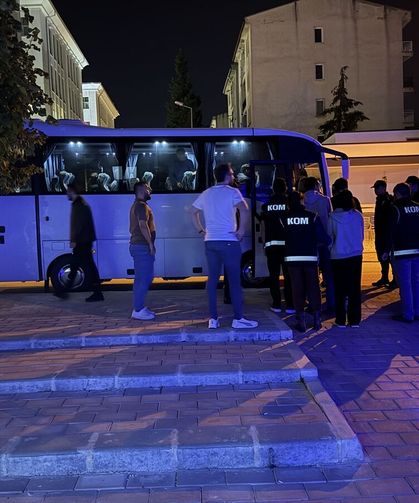Uşak'ın komşusu Denizli Merkezefendi'deki operasyonda 12 kişi tutuklandı
