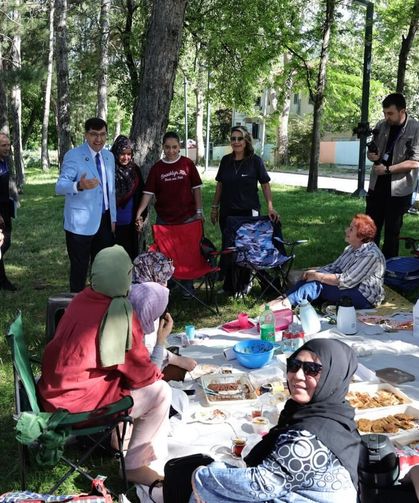 Uşak'ın komşusu Kütahya'da parkta yere çöp atana 3 bin 705 TL ceza