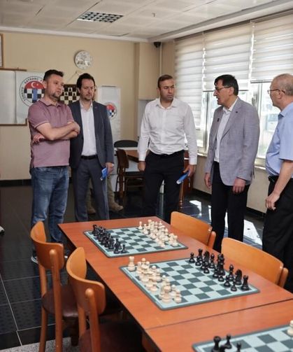 Kütahya'daki spor salonu, çiniciler çarşısı ve millet bahçesi gibi yatırımları yerinde inceledi