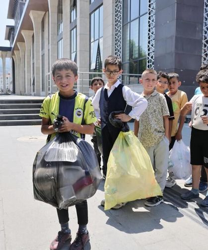 Kütahya Şeker İlkokulu öğrencileri evlerindeki kartonları sıfır atık markete verdi