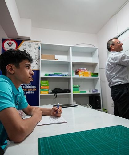 İzmirli öğrenci Batu Emirhan Arık, matematiğiyle Romanya'da yarışacak