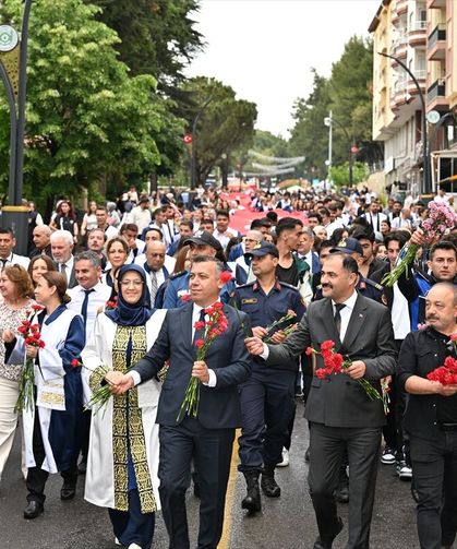 Demirci Meslek Yüksek Okulu'nda mezuniyet coşkusu