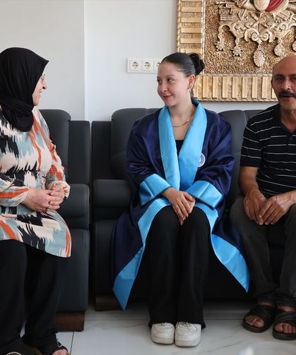 Hayvan otlatıp ahır temizleyen Pamukkaleli Dalya Toktaş, üniversiteyi birincilikle bitirdi