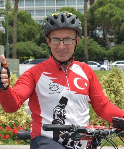 Hatay’a deprem şehitlerini anmak için bisikletiyle gidecek olan Orhan Kotluk için uğurlama töreni yapıldı
