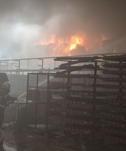 Kütahya'daki çömlek fabrikasında çıkan ve 2 saatte sönen yangında can kaybı olmadı!