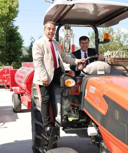 Kütahya Belediyesi, uzak mahallelere olası yangınlara müdahale için tanker dağıttı