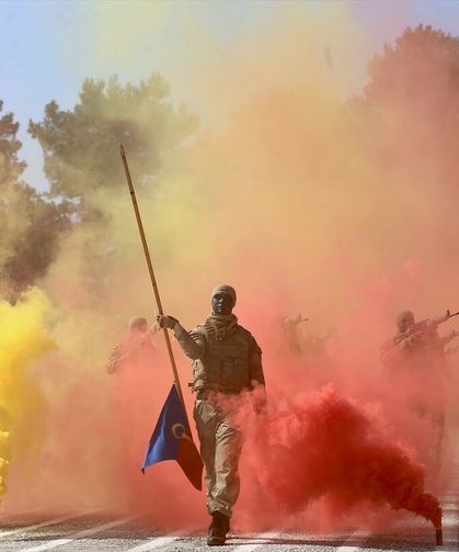 Kırkağaç'ta 1927 uzman erbaş komando eğitimini tamamlayarak ant içti
