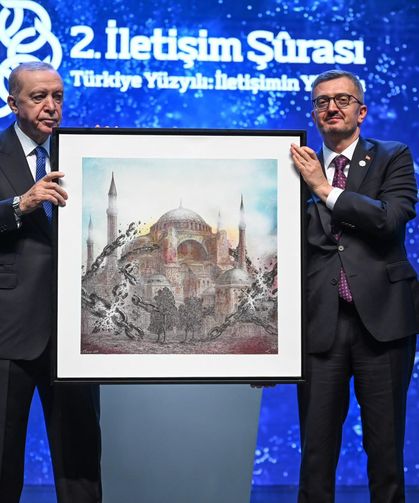 Dezenformasyonla mücadele hakikati koruma meselesidir