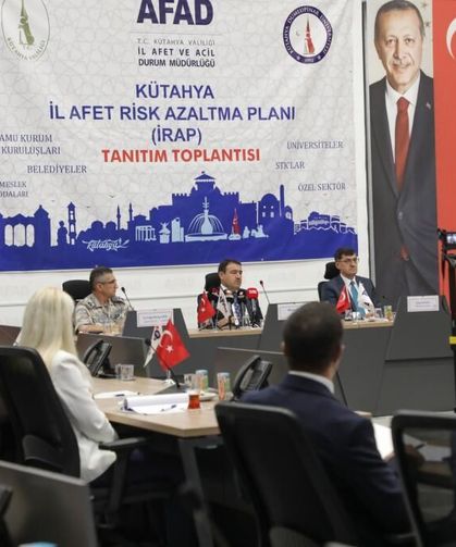 Simav depremleriyle sarsılan Kütahya'da olası felaketlere karşı tedbir elden bırakılmıyor
