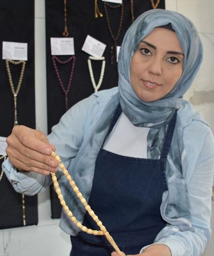 Afyonkarahisarlı Hatice Uçkun, tespih sanatını sabırla icra ediyorlar
