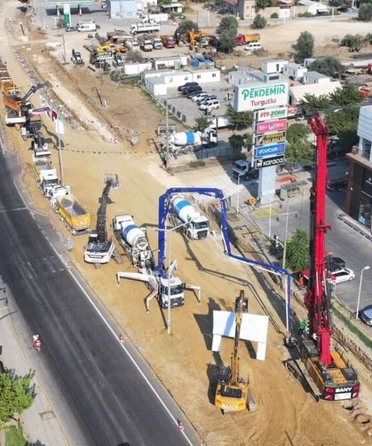 Uşak ve İzmir yolu üzerindeki Turgutlu'ya 1,2 kilometrelik alt geçit yapılıyor