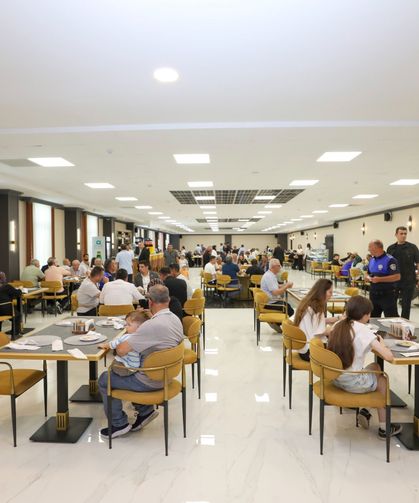 Afyonkarahisar Belediyesi'nin açtığı Zafer Restoran, uygun fiyatlı yemek ve kahvaltılarıyla dikkat çekiyor