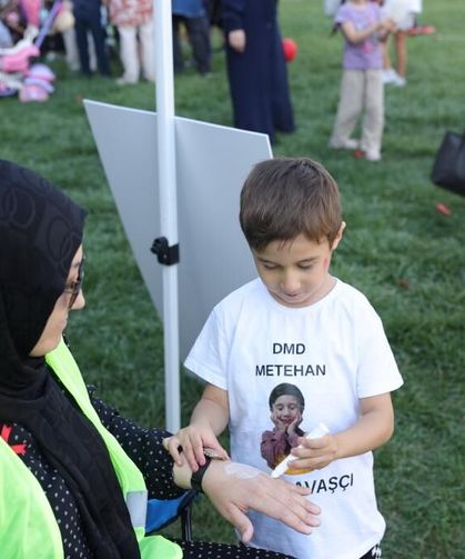Kütahya Belediyesi, 4 yaşındaki kas hastası Metahan için yardım etkinliği düzenledi