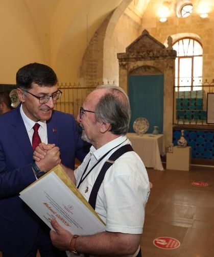 Kütahya Belediye Başkanı, el sanatları sergisi stantlarını inceledi