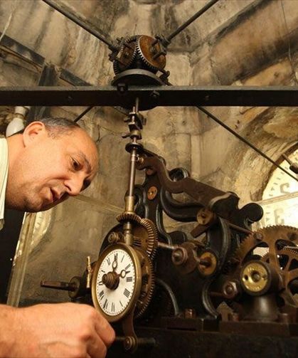 Feti Pamukoğlu, 125 yıllık saat kulesine evladı gibi bakıyor