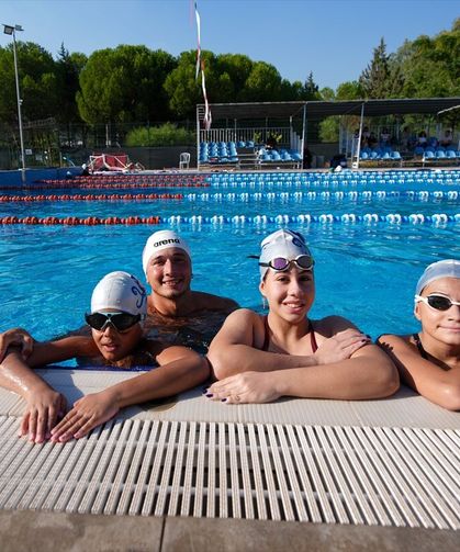 İzmir Mavi Kulaçlar'da mücadele eden 5 engelli sporcu şampiyonluk için kulaç atıyorlar