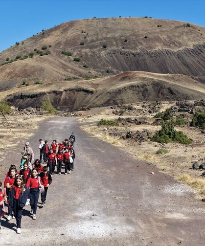 Tapduk Emre İlkokulu öğrencileri, Kula'daki jeoparkı inceledi
