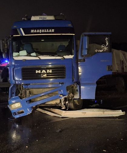 Kütahya ve Afyon arasındaki Porsuk Köprüsü mevkiindeki kazalar nedeniyle trafik aksadı