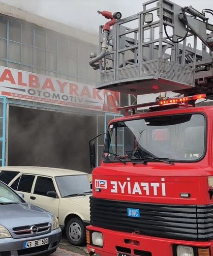 Kütahya Galericiler Sitesi'ndeki yangında 3 işyeri hasar gördü