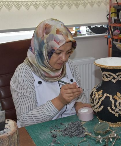 Afyonkarahisarlı Ayşegül Bilensoy, atık mermerlerle özgün tasarımlar ortaya koyuyor