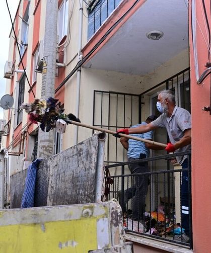 Yunusemre Barboras'taki çöp ev boşaltıldı