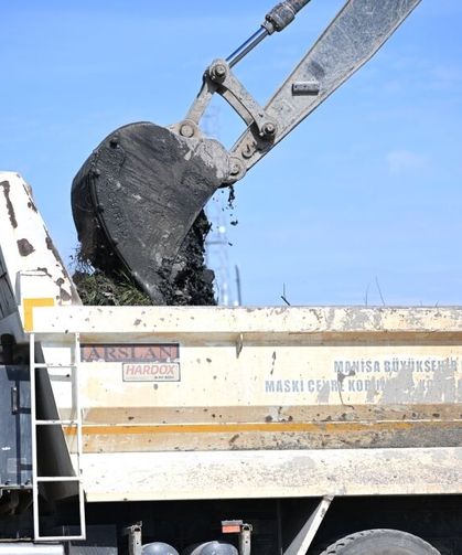 Gediz'e ulaşan Çaybaşı, Akmescit, Yemişlik ve Safran çaylarında temizlik