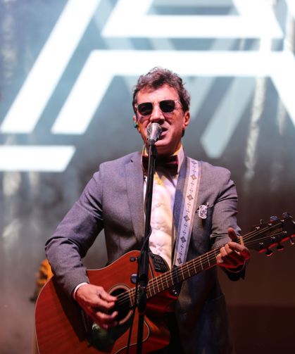 Cumhuriyet Bayramı nedeniyle Afyon'da konser veren Ayna'ya yoğun ilgi