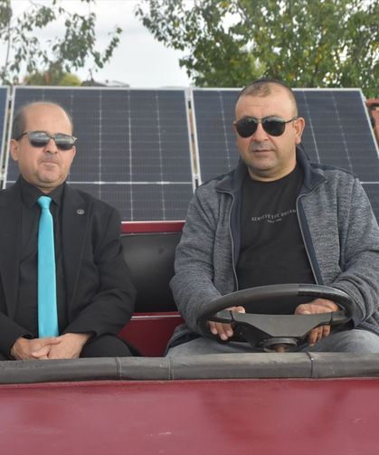 Afyon’da yaşayan görme engelli İsmail Merter, hurda malzemelerle elektrikli araç yapıyor