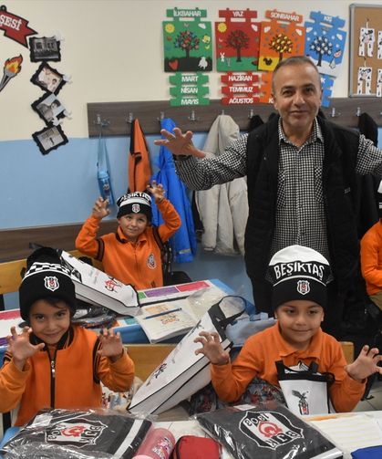 Beşiktaş taraftar grubu, Dinar Tatarlı'daki öğrencileri sevindirdi