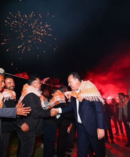 Manisa Belediye Başkanı: Süslü salonlarda değil, vatandaşın arasında olacağız