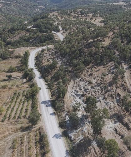 Demirci'de 12 mahalleyi bağlayan Karadaş yolu tamamlandı