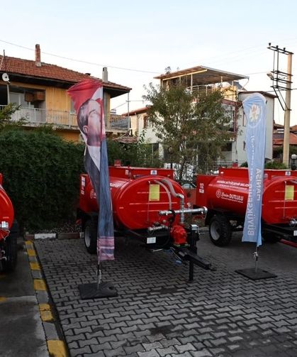 Manisa Belediyesi'nden Kula’ya yangınla mücadele için 4 traktör arkası su tankeri