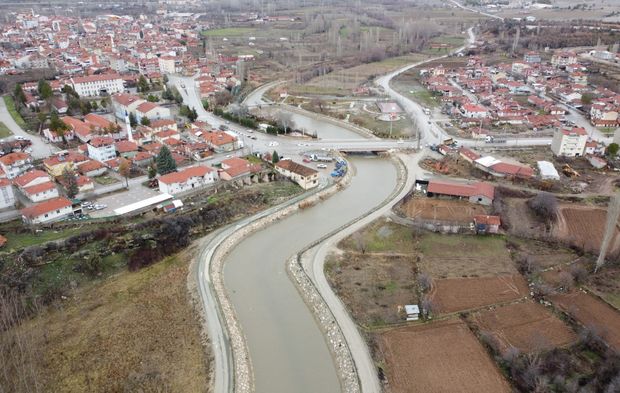 Gediz'de taşkın riskine karşı çalışma yapıldı