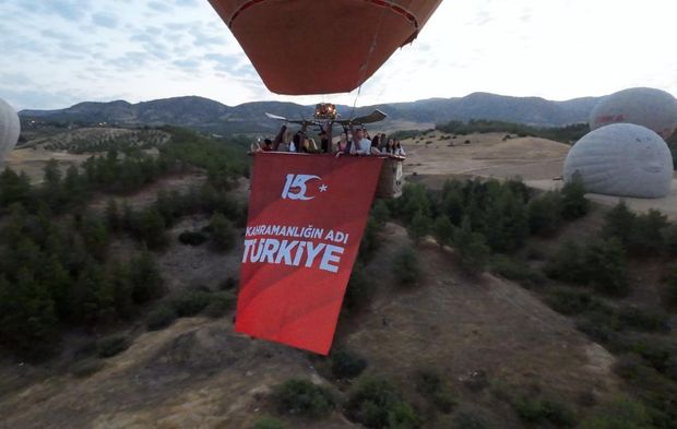 Denizli'de sıcak hava balonları 15 Temmuz için havalandı!