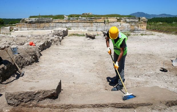 Uşak’ın antik kenti Blaundos’ta rahipler için yapılan tapınak gün yüzüne çıkarılacak