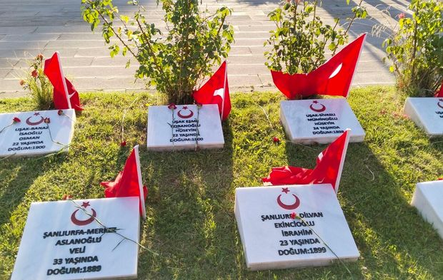 Dumlupınar Şehitliği'ne yoğun bir ziyaretçi akını oldu