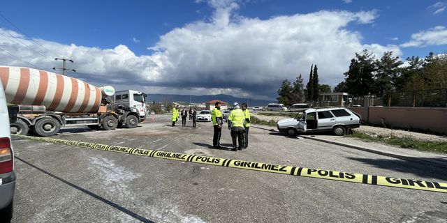 Otomobil ile kamyonun çarpıştı: 1 ölü, 1 yaralı